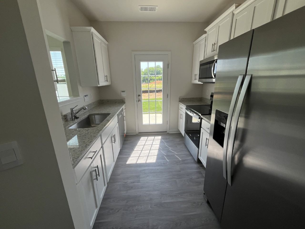 175 Moyer Dr - Photo 4 of 26