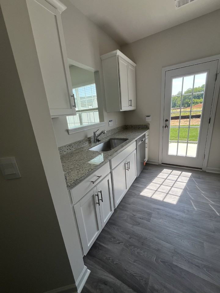 175 Moyer Dr - Photo 6 of 26