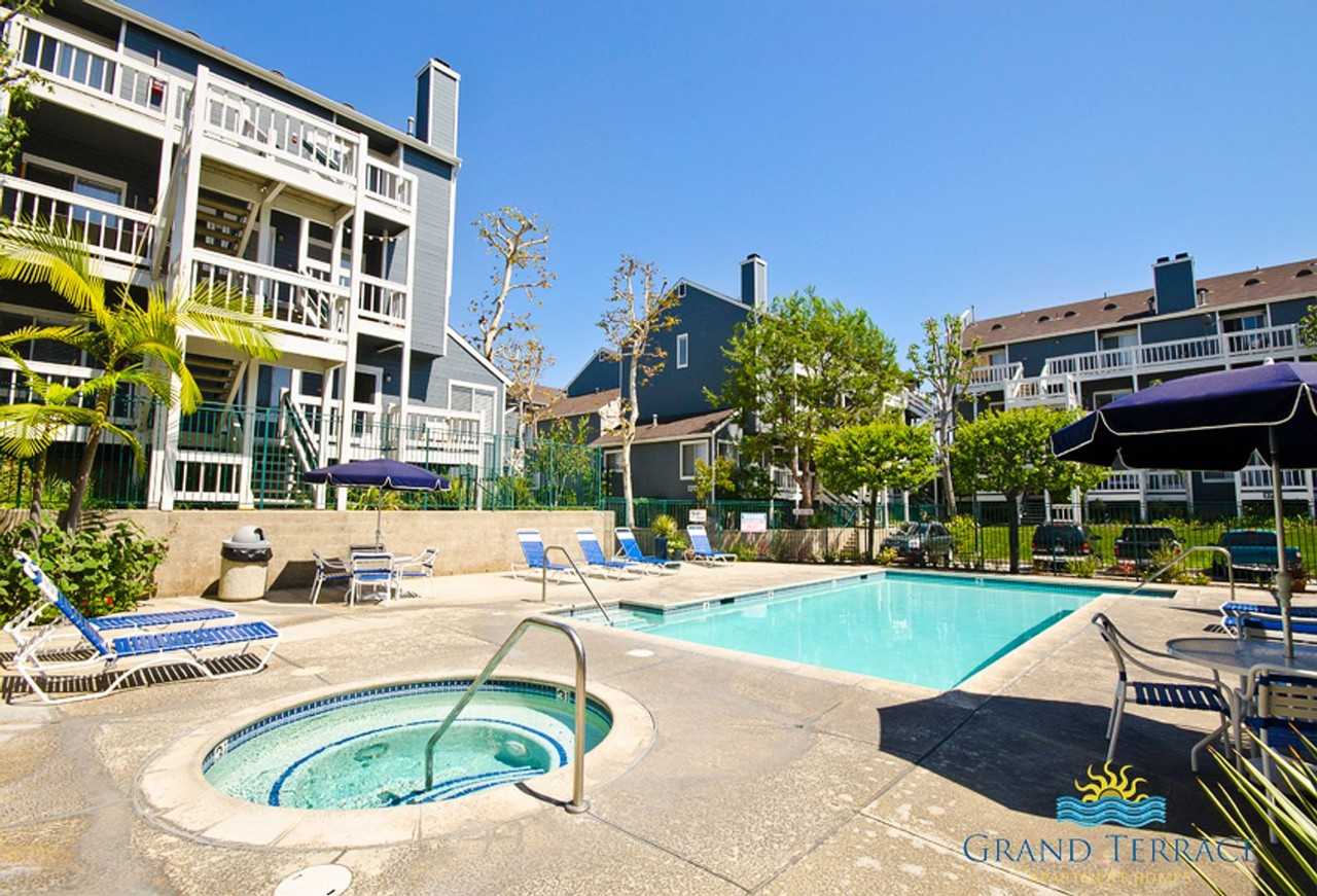 The Grand Terrace Apartments - Photo 5 of 36