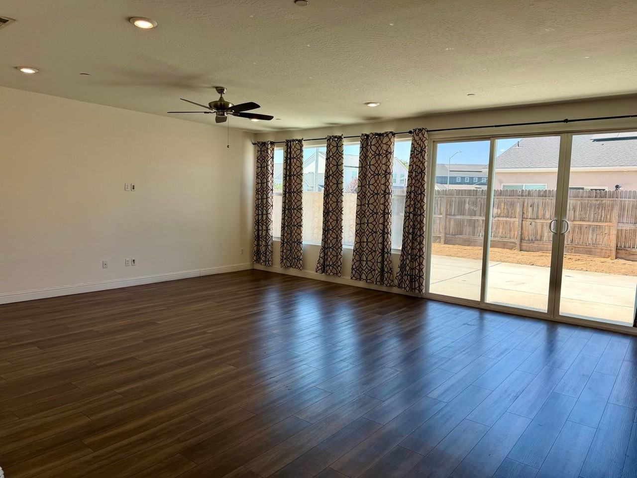 5817 E Truman Ave - Photo 5 of 31
