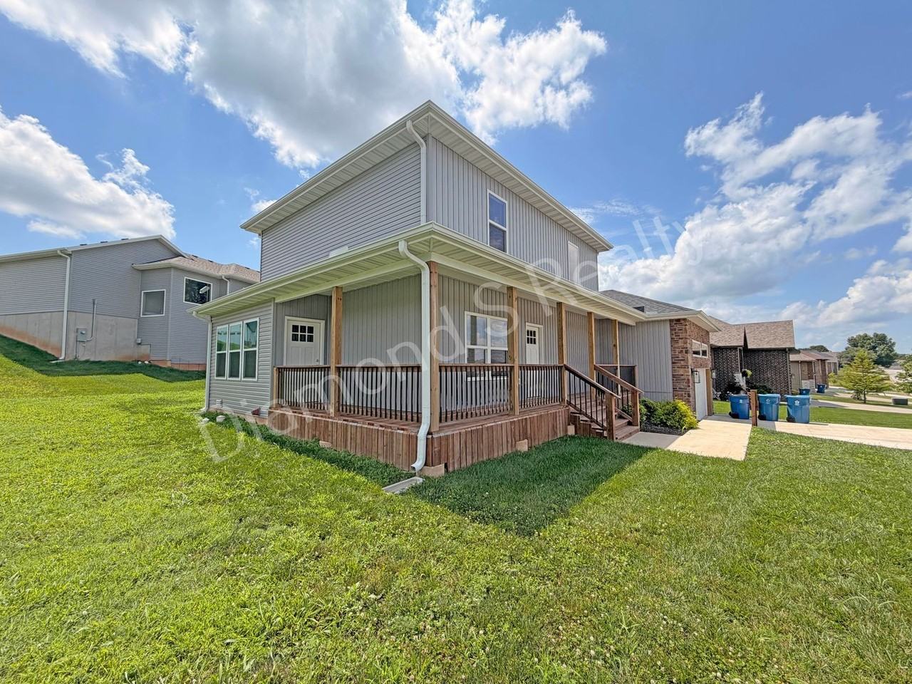 2124 N Bradbury Ln - Photo 3 of 28
