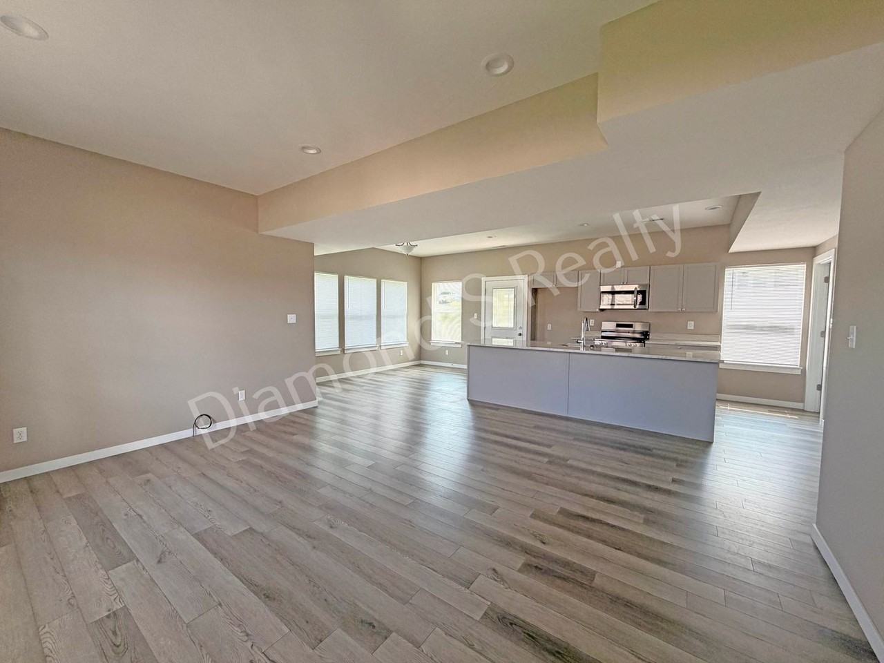 2124 N Bradbury Ln - Photo 4 of 28