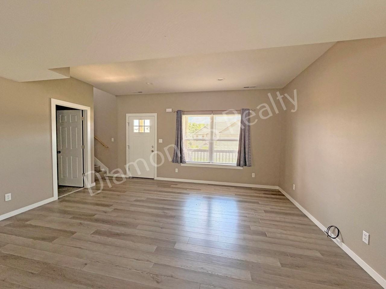 2124 N Bradbury Ln - Photo 5 of 28
