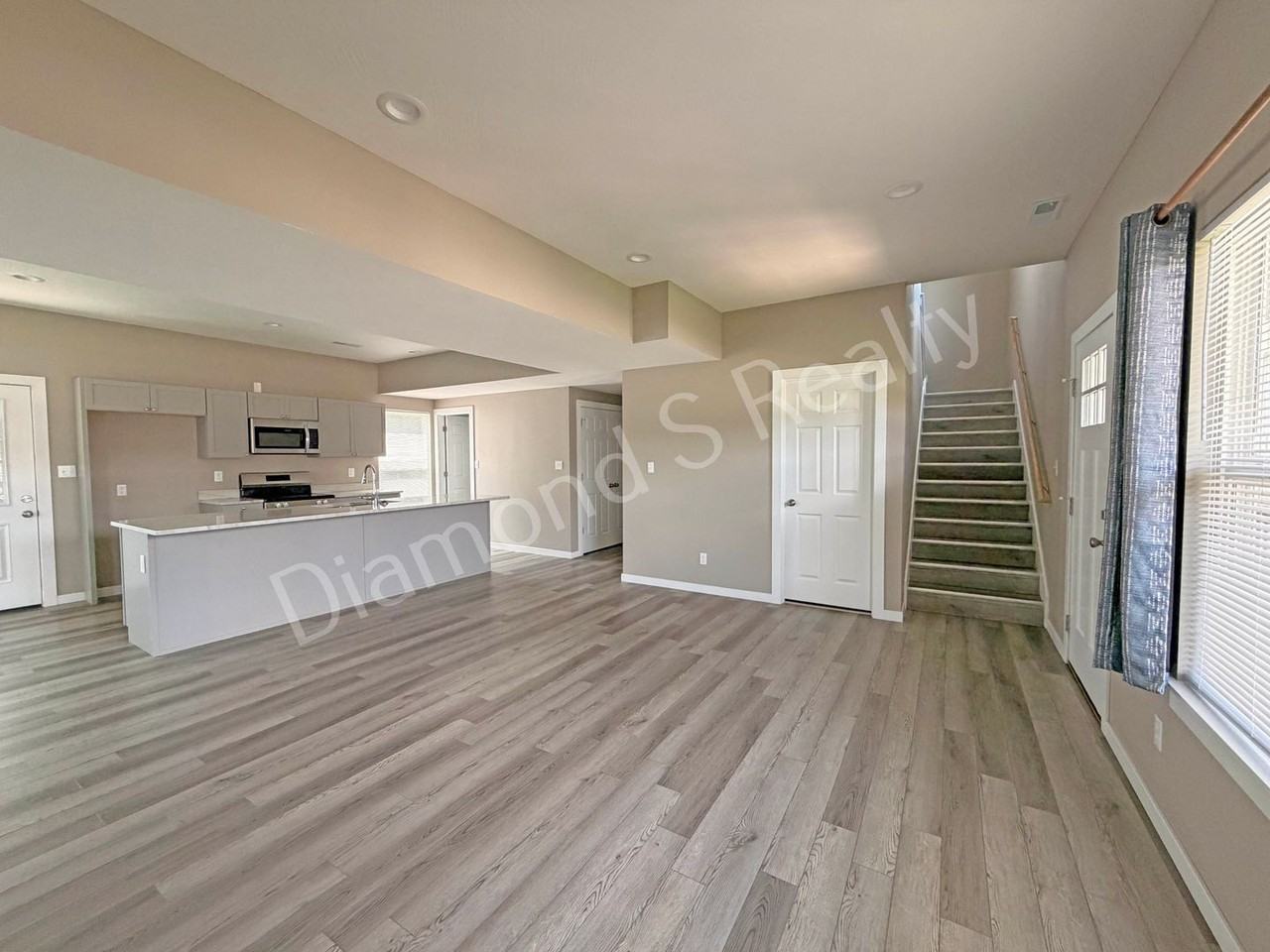 2124 N Bradbury Ln - Photo 6 of 28