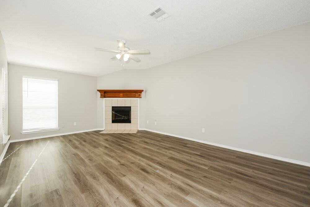 829 Clear Creek Dr - Photo 3 of 16