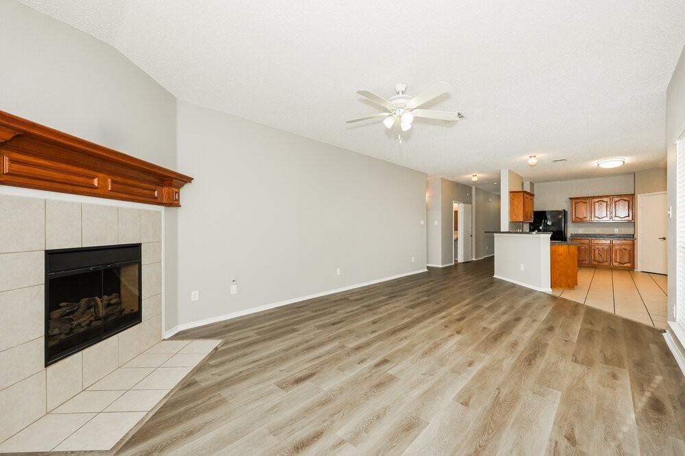 829 Clear Creek Dr - Photo 4 of 16