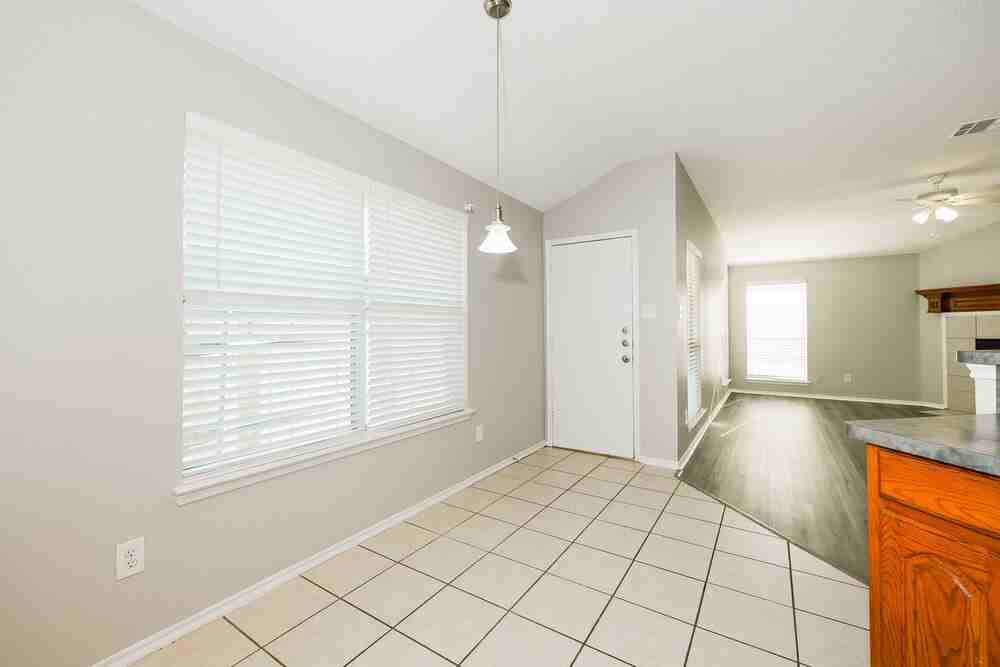 829 Clear Creek Dr - Photo 6 of 16