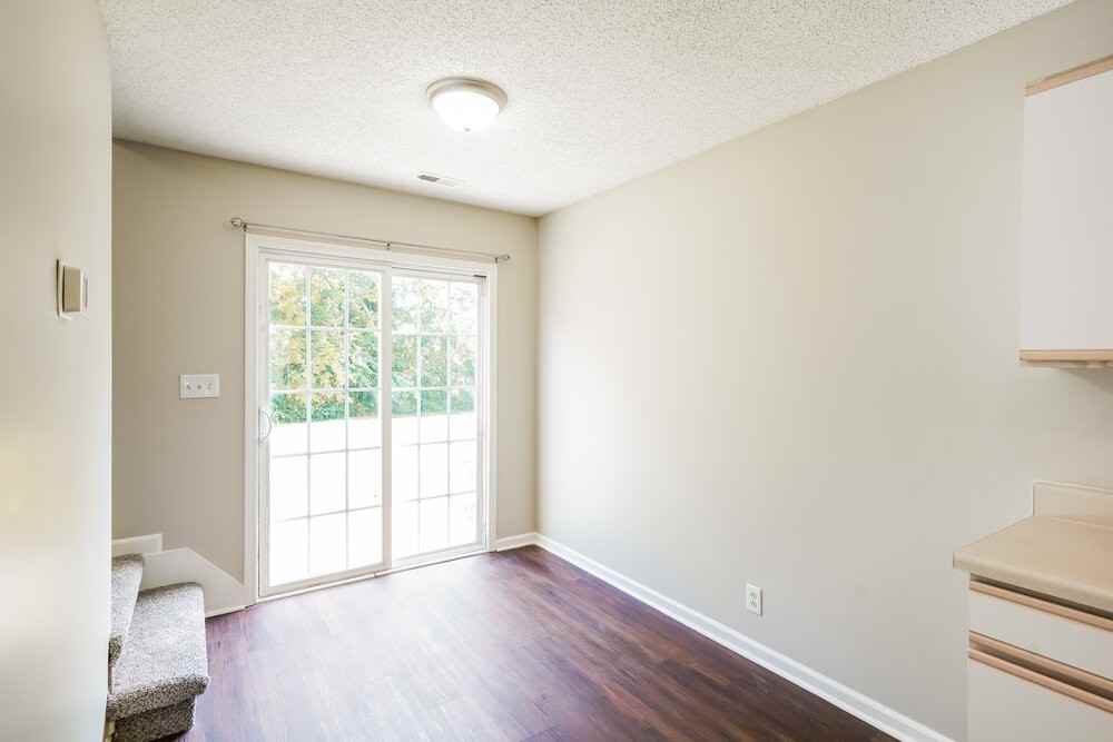 1464 Rochester Dr - Photo 6 of 17