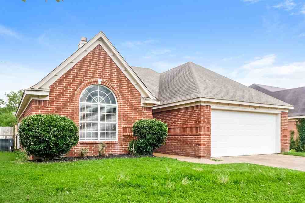 3840 Clarion Dr - Photo 3 of 16