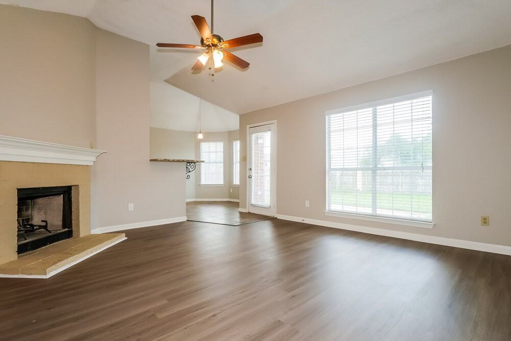 3840 Clarion Dr - Photo 4 of 16