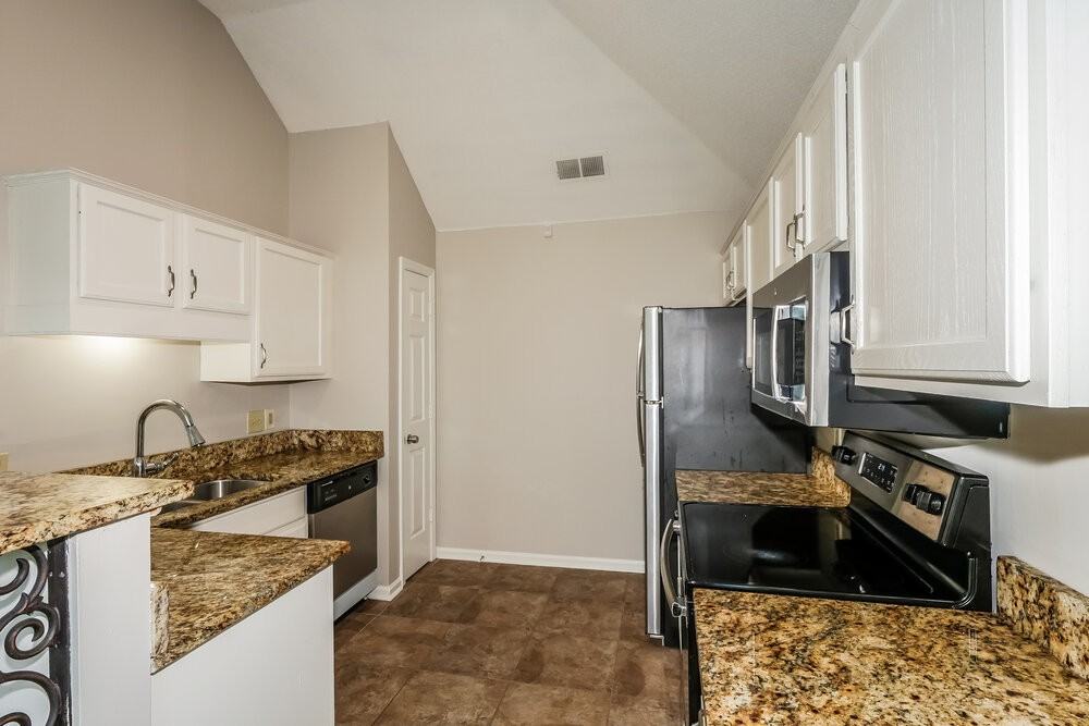 3840 Clarion Dr - Photo 7 of 16