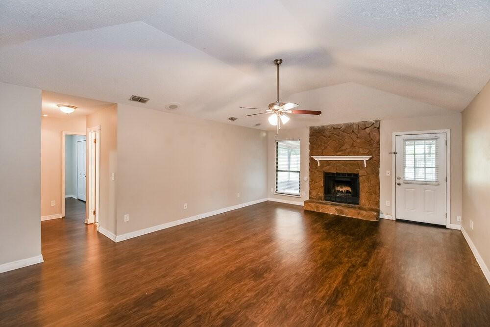 8468 Hamden Rd - Photo 3 of 16