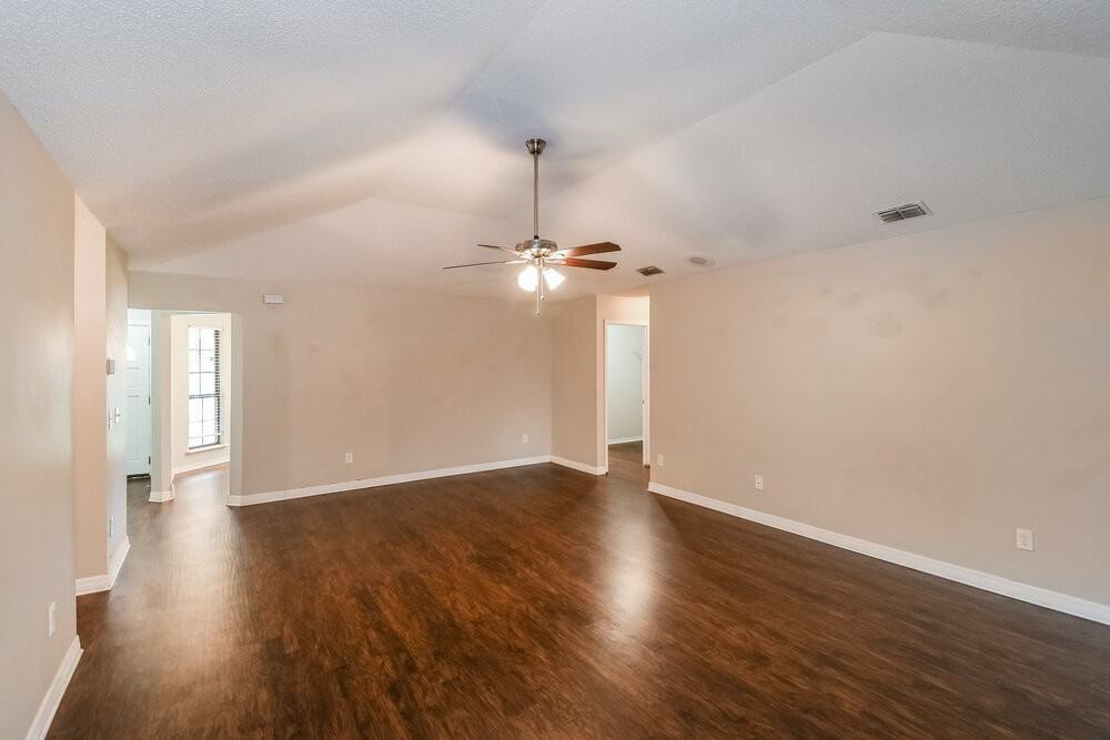 8468 Hamden Rd - Photo 4 of 16
