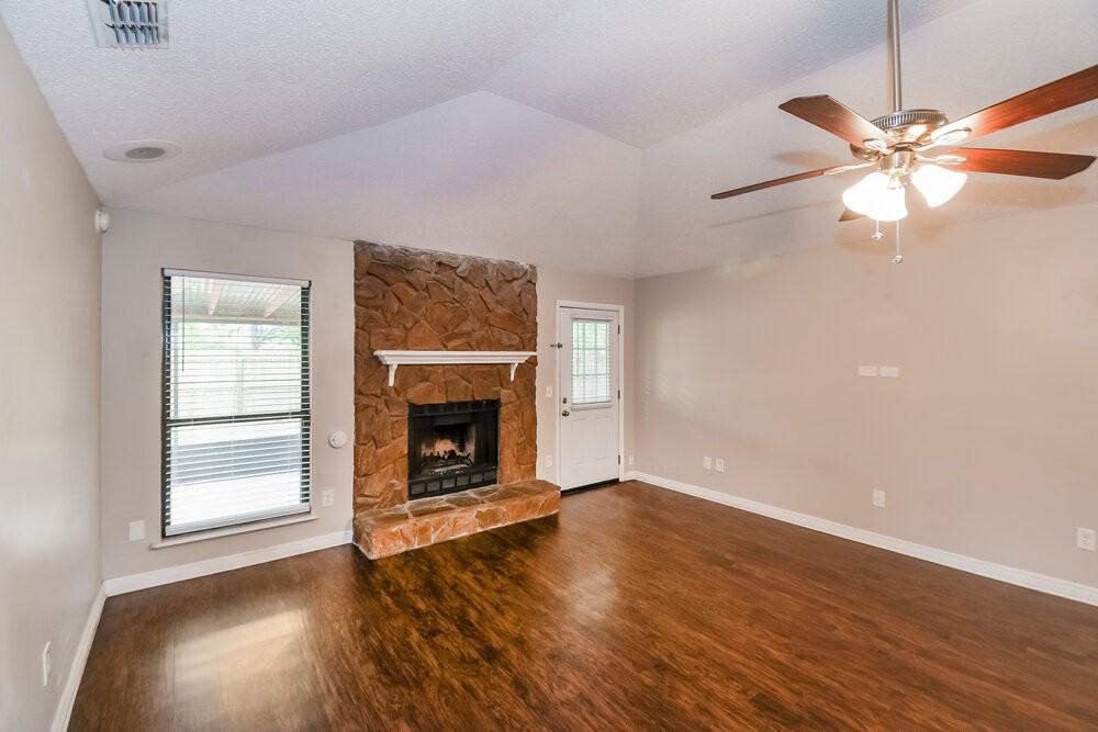 8468 Hamden Rd - Photo 5 of 16