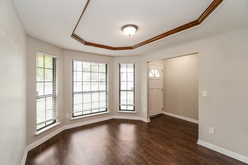 8468 Hamden Rd - Photo 6 of 16