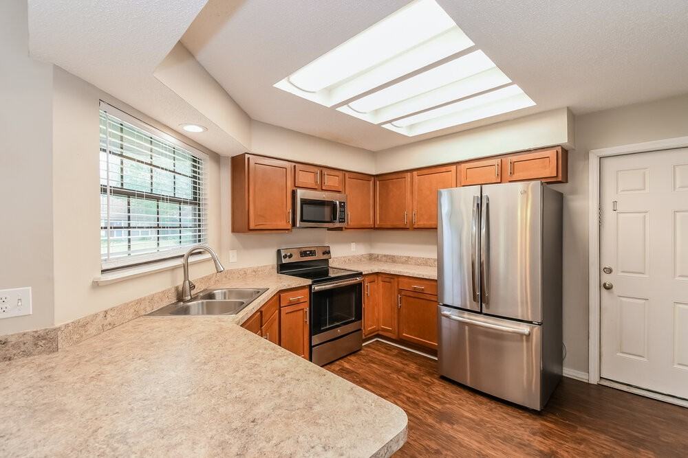 8468 Hamden Rd - Photo 7 of 16