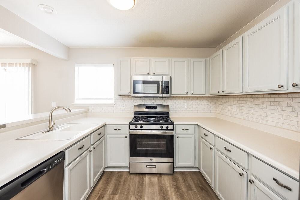 6325 Ashridge Ct - Photo 6 of 18
