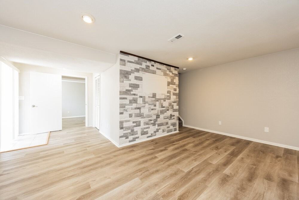 6325 Ashridge Ct - Photo 7 of 18