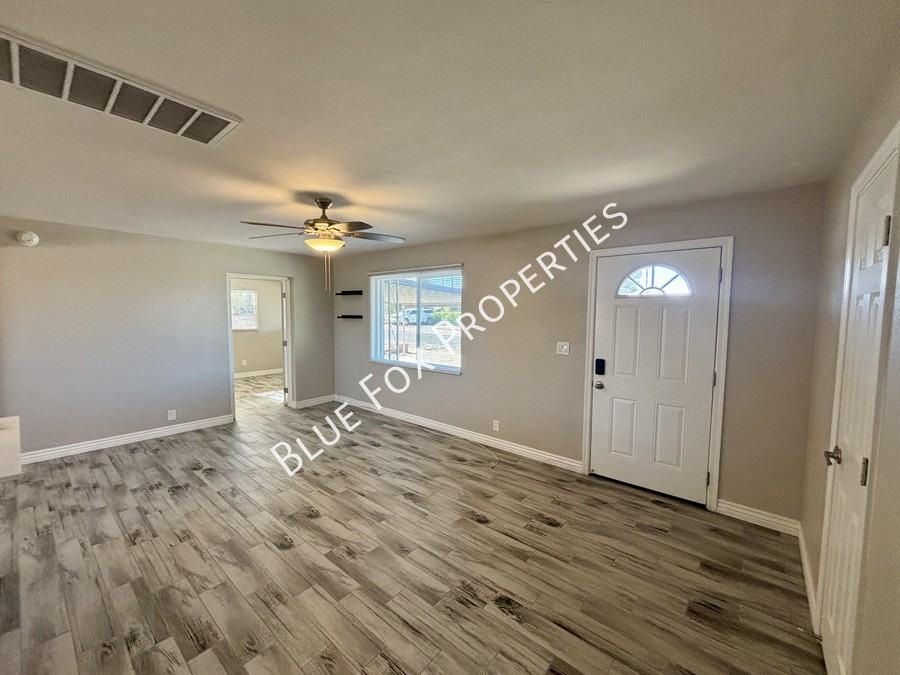5711 E 13th St - Photo 3 of 23