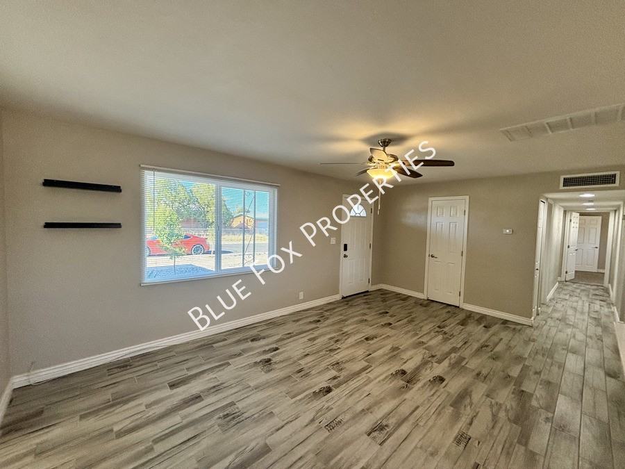 5711 E 13th St - Photo 4 of 23