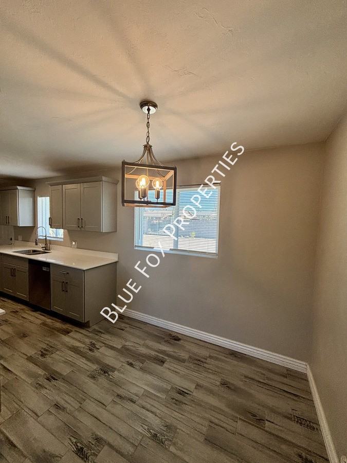 5711 E 13th St - Photo 5 of 23