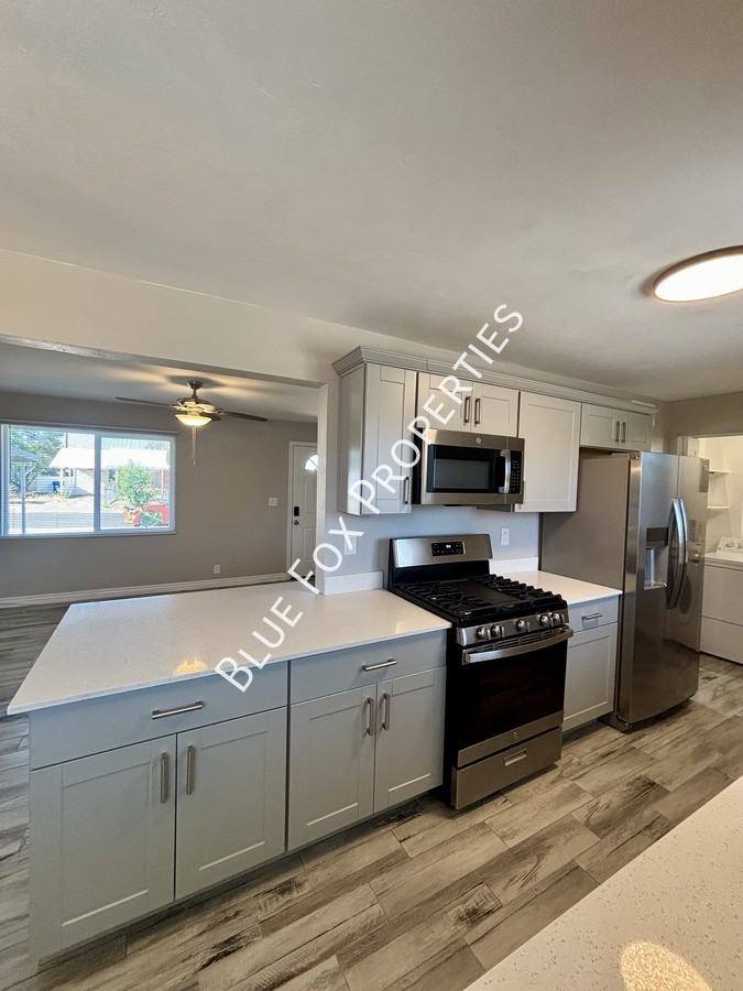 5711 E 13th St - Photo 7 of 23