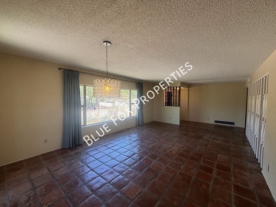 6521 N Calle Padre Felipe - Photo 5 of 26