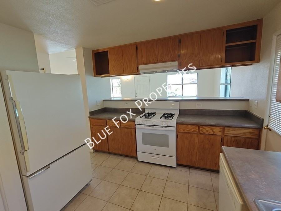 3318 E Bellevue St #B - Photo 2 of 47