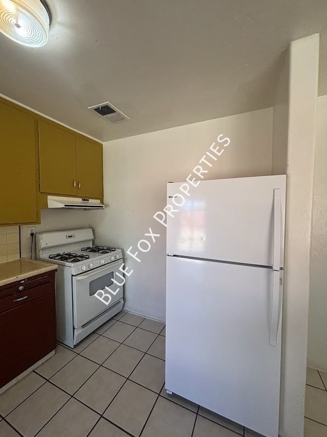 949 N Montezuma Ave #1 - Photo 4 of 22
