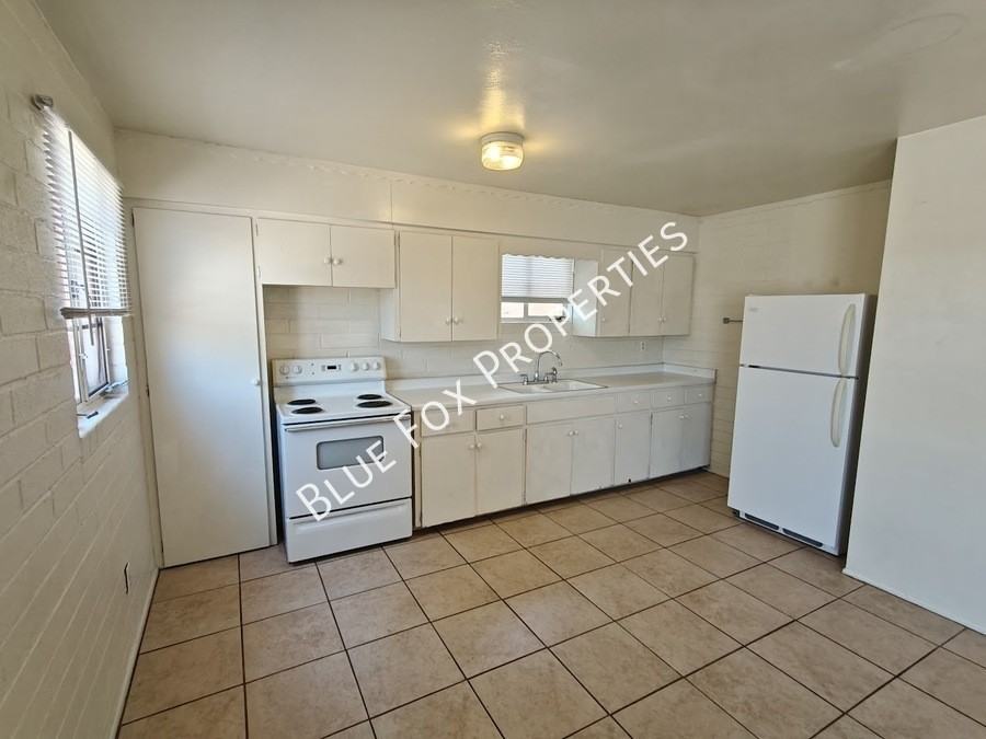 1224 N Camilla Blvd - Photo 2 of 20