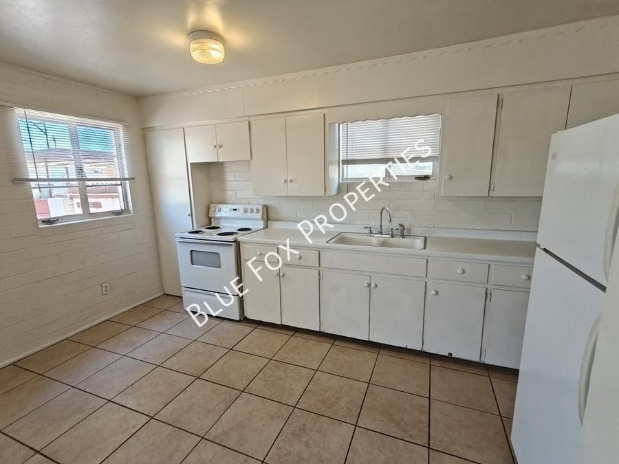 1224 N Camilla Blvd - Photo 3 of 20