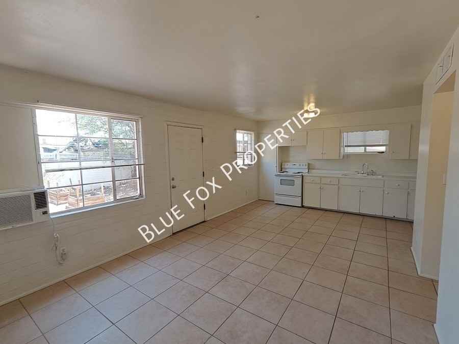 1224 N Camilla Blvd - Photo 4 of 20