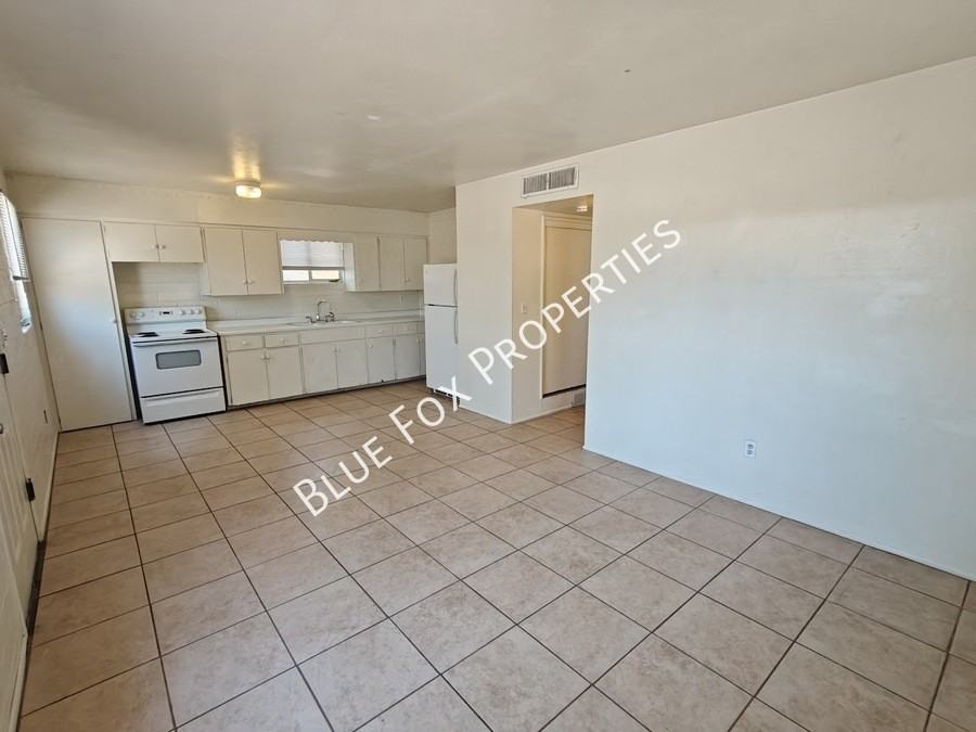 1224 N Camilla Blvd - Photo 5 of 20