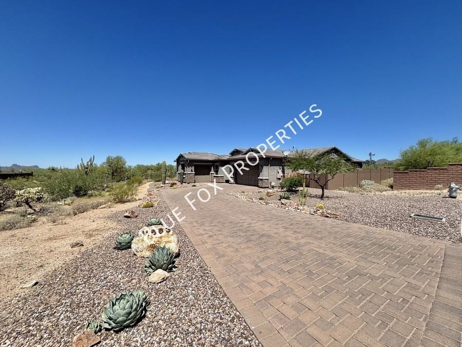 11583 N Big Star Trl - Photo 2 of 34