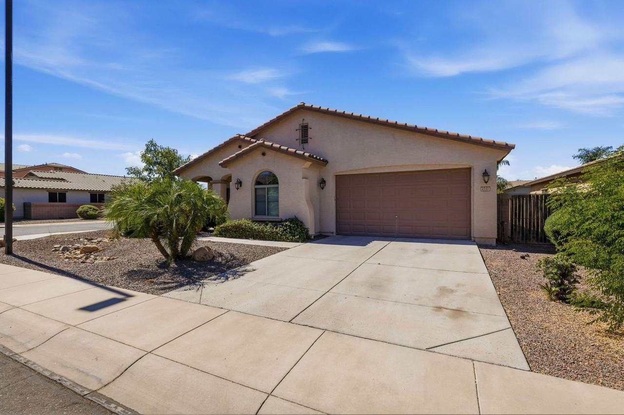 2717 E Ficus Way - Photo 2 of 34