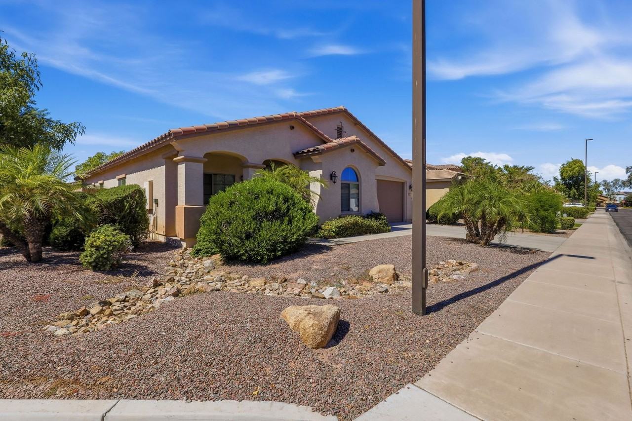 2717 E Ficus Way - Photo 4 of 34