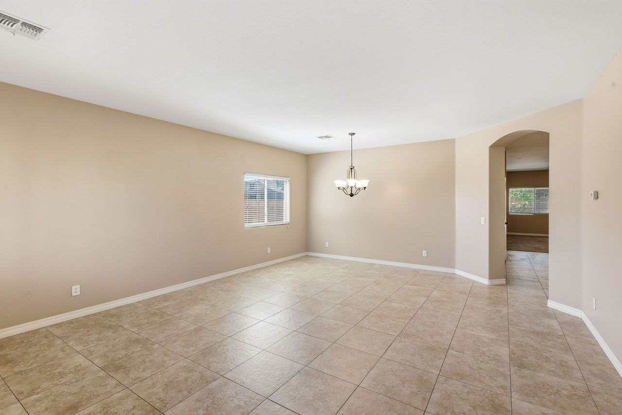 2717 E Ficus Way - Photo 6 of 34