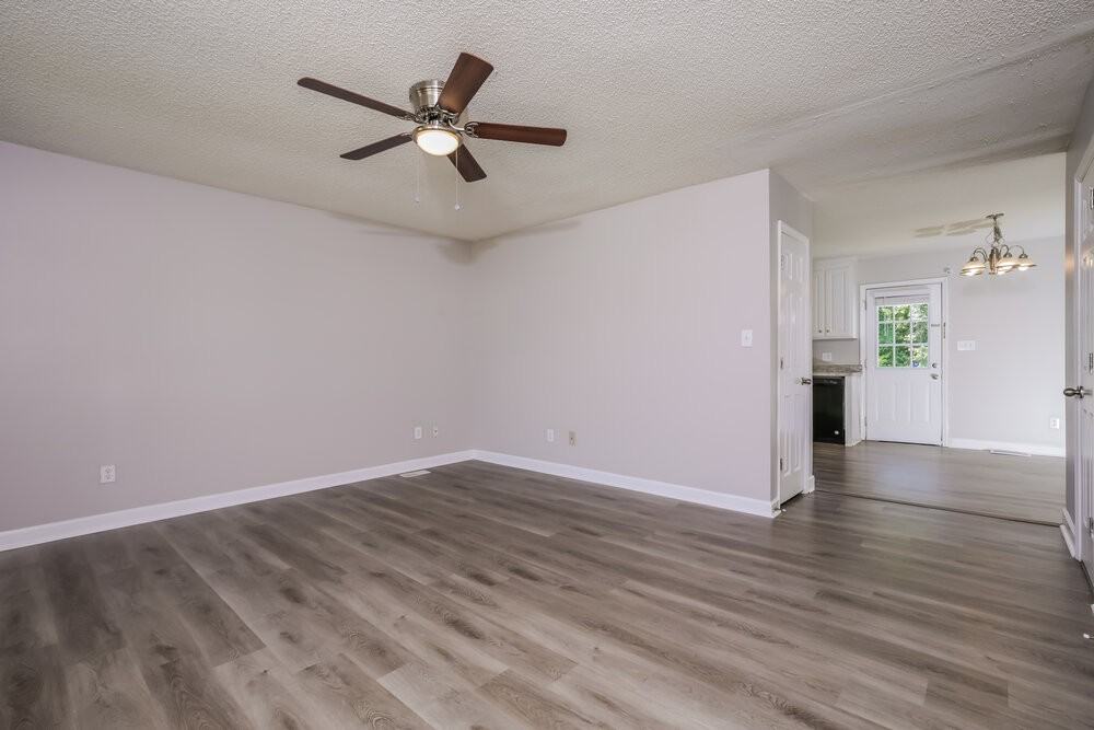 101 Mayfair Ct - Photo 4 of 17