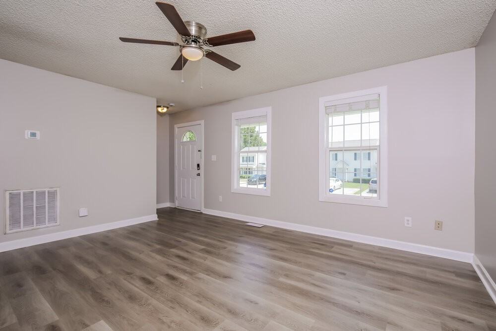 101 Mayfair Ct - Photo 5 of 17