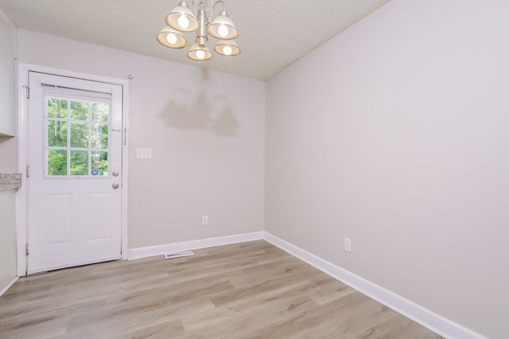101 Mayfair Ct - Photo 6 of 17