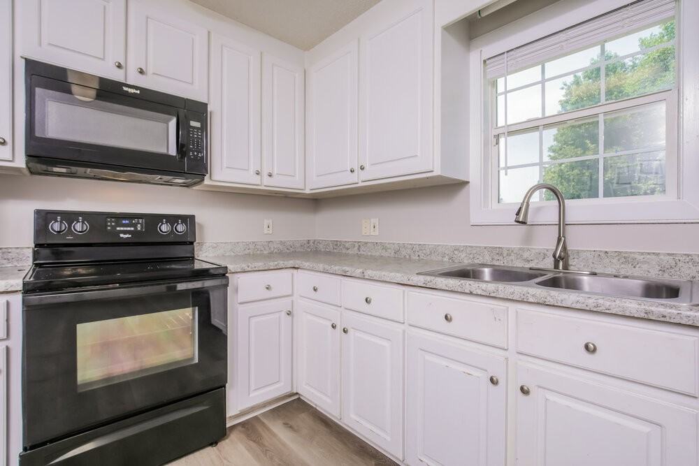 101 Mayfair Ct - Photo 7 of 17