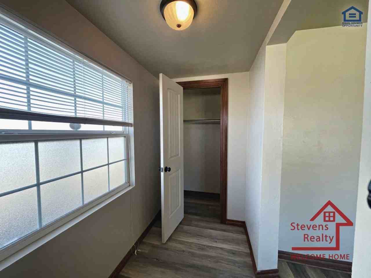 1604 Nw Lindy Ave - Photo 3 of 21