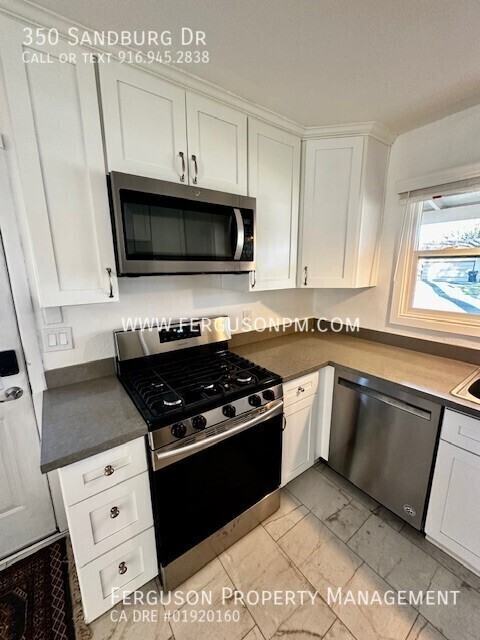 350 Sandburg Dr - Photo 6 of 32