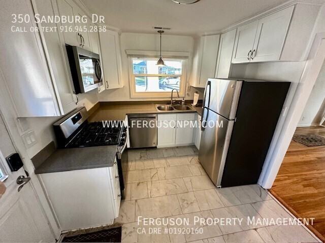350 Sandburg Dr - Photo 7 of 32