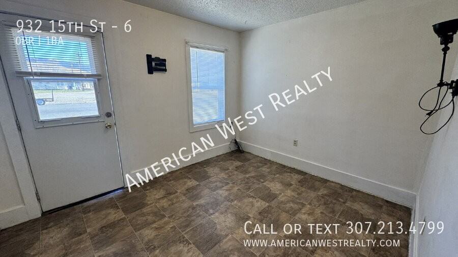 932 15th St #6 - Photo 2 of 5