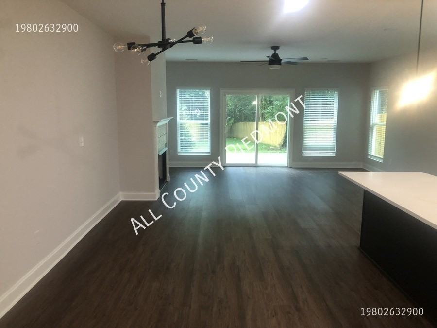 3219 Credenza Rd - Photo 3 of 11