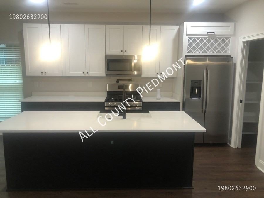 3219 Credenza Rd - Photo 4 of 11