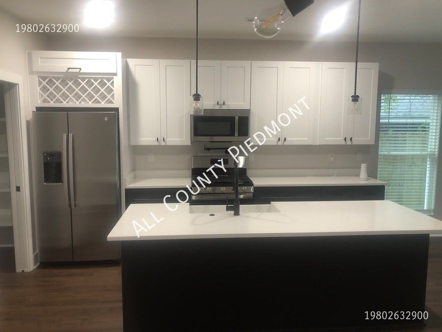 3217 Credenza Rd - Photo 2 of 12