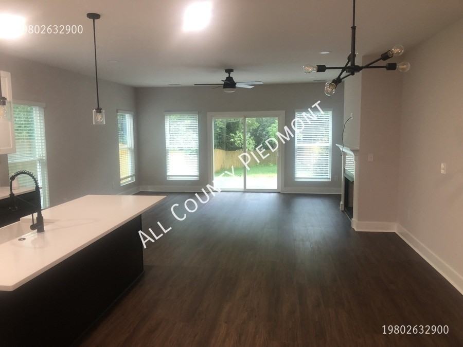 3217 Credenza Rd - Photo 3 of 12