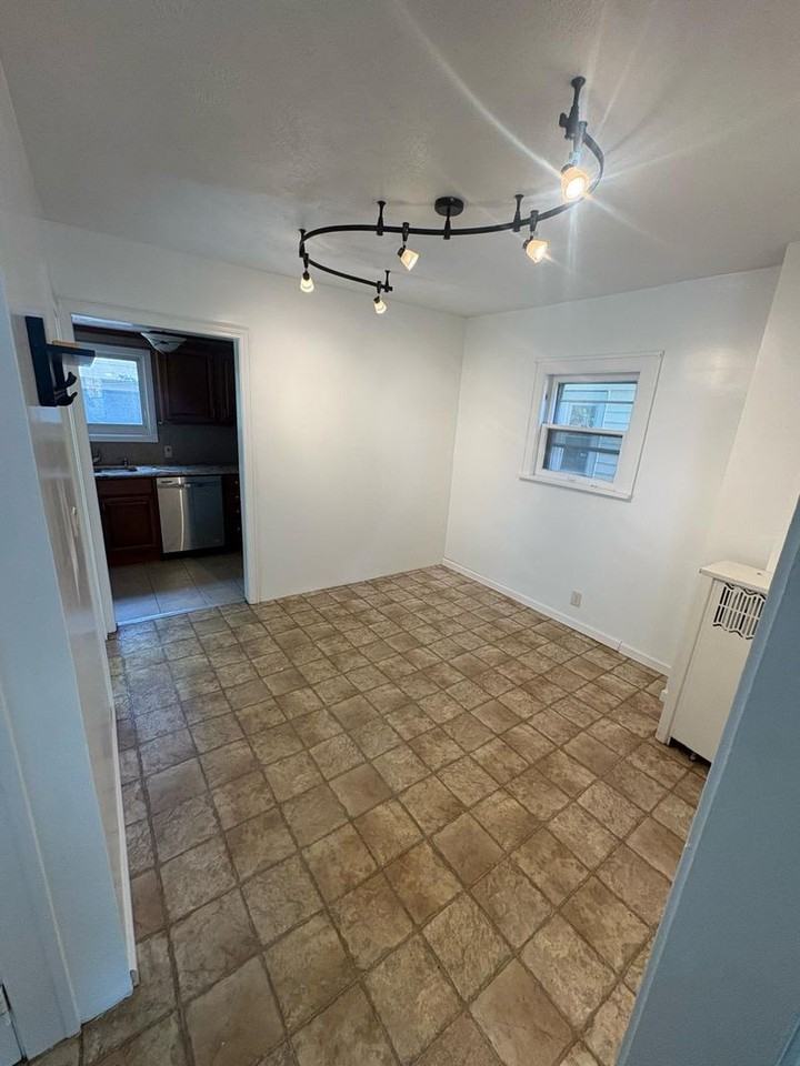 2561 S Taylor Rd - Photo 5 of 34